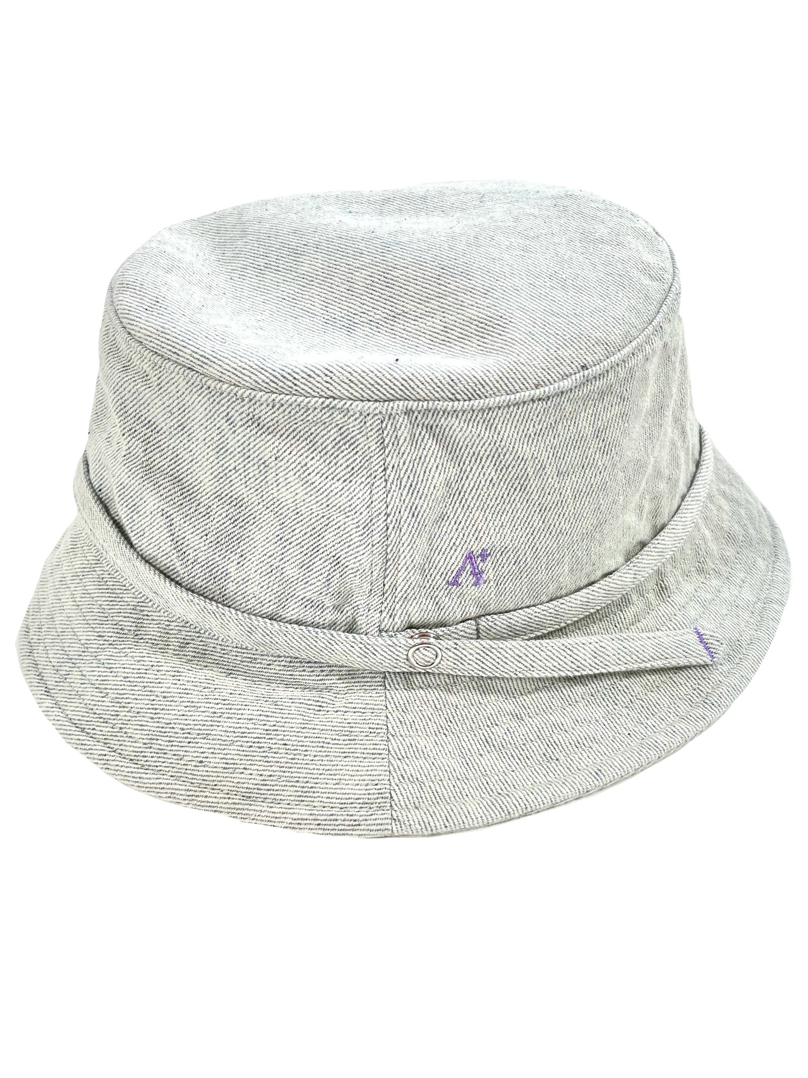DAILY BUCKET HAT <br> 丸めて留めれるワンポイントハット