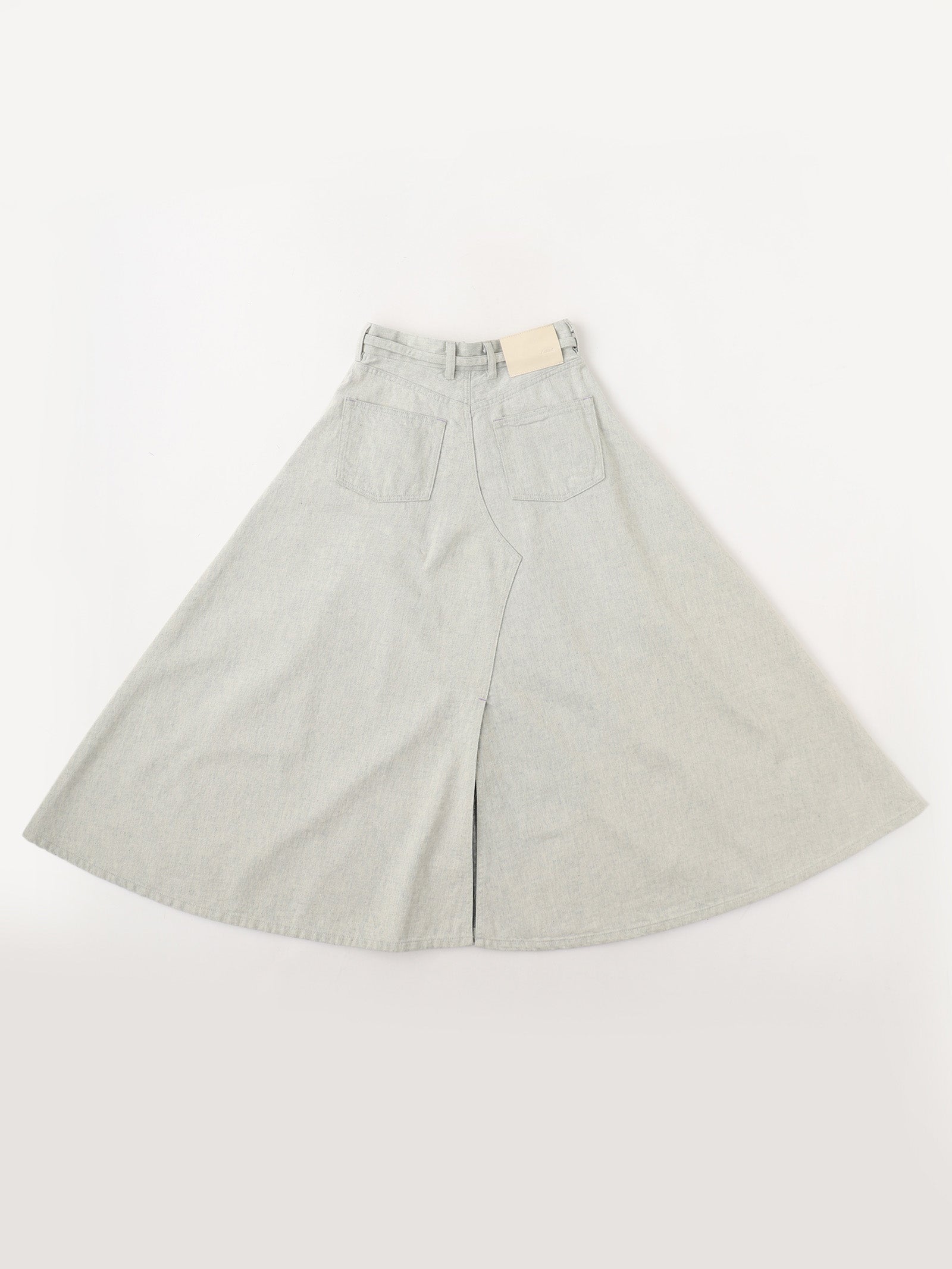 DAILY FLARE SKIRT <br> レザーパッチが可愛いメランジデニムスカート