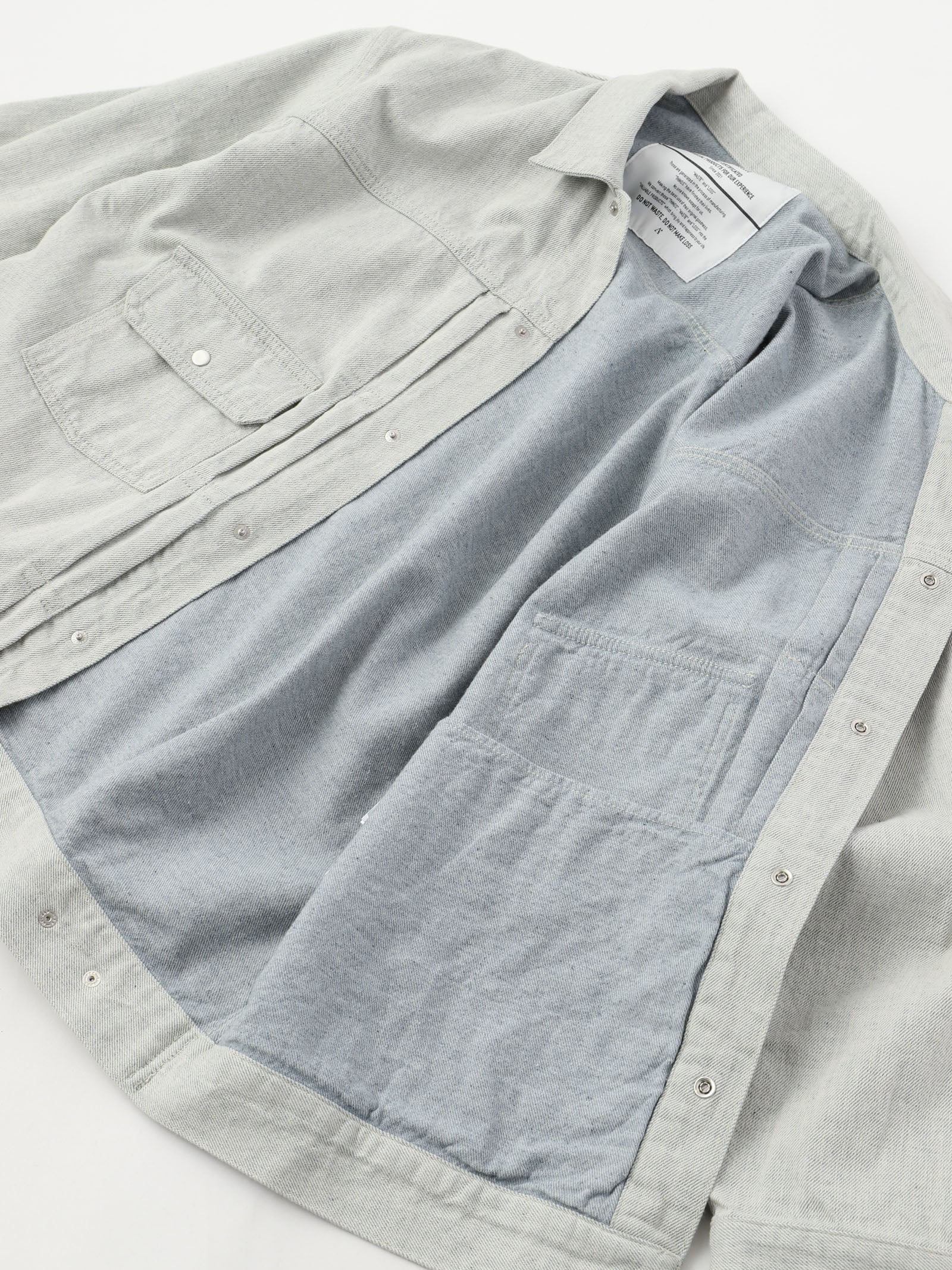 DAILY JEAN JACKET<br> A classic denim jacket that looks great on its own