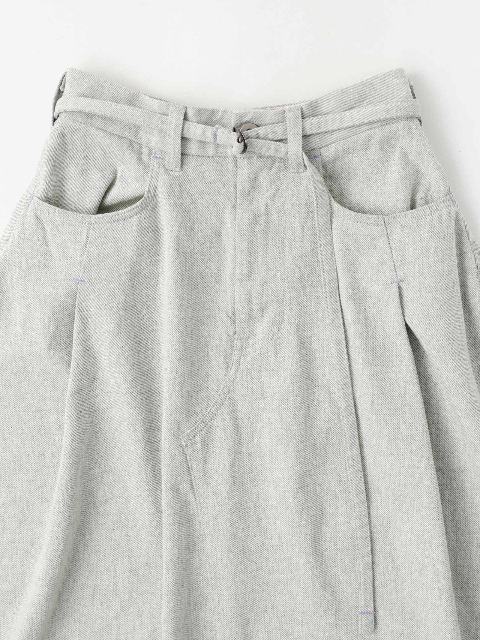 DAILY FLARE SKIRT <br> レザーパッチが可愛いメランジデニムスカート