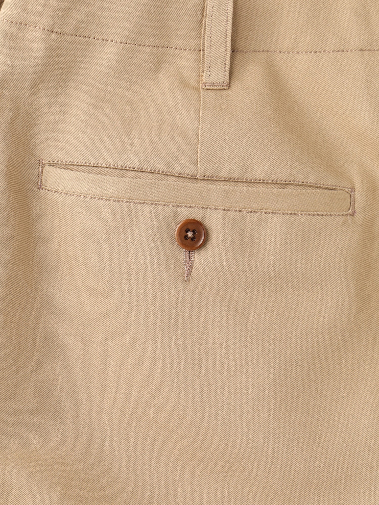 Men's LIGHT CHINO TROUSERS <br> 軽やかさが特徴の定番チノパンツ