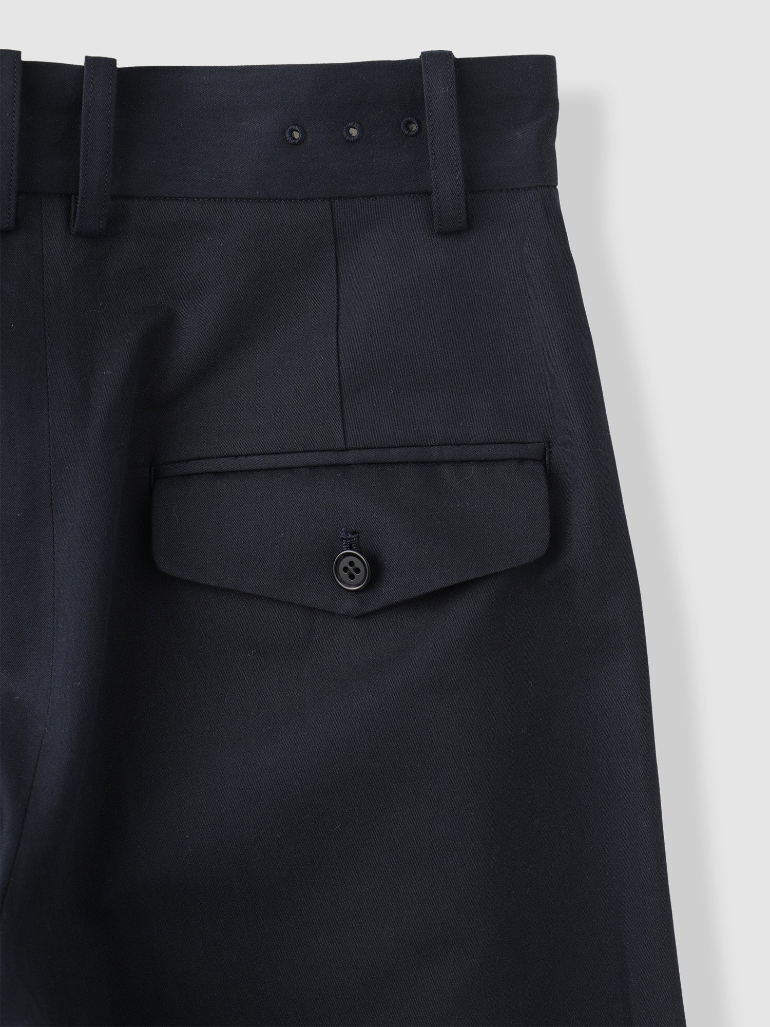 Women's LIGHT CHINO TROUSERS <br> シルエットに拘った軽やかチノパンツ