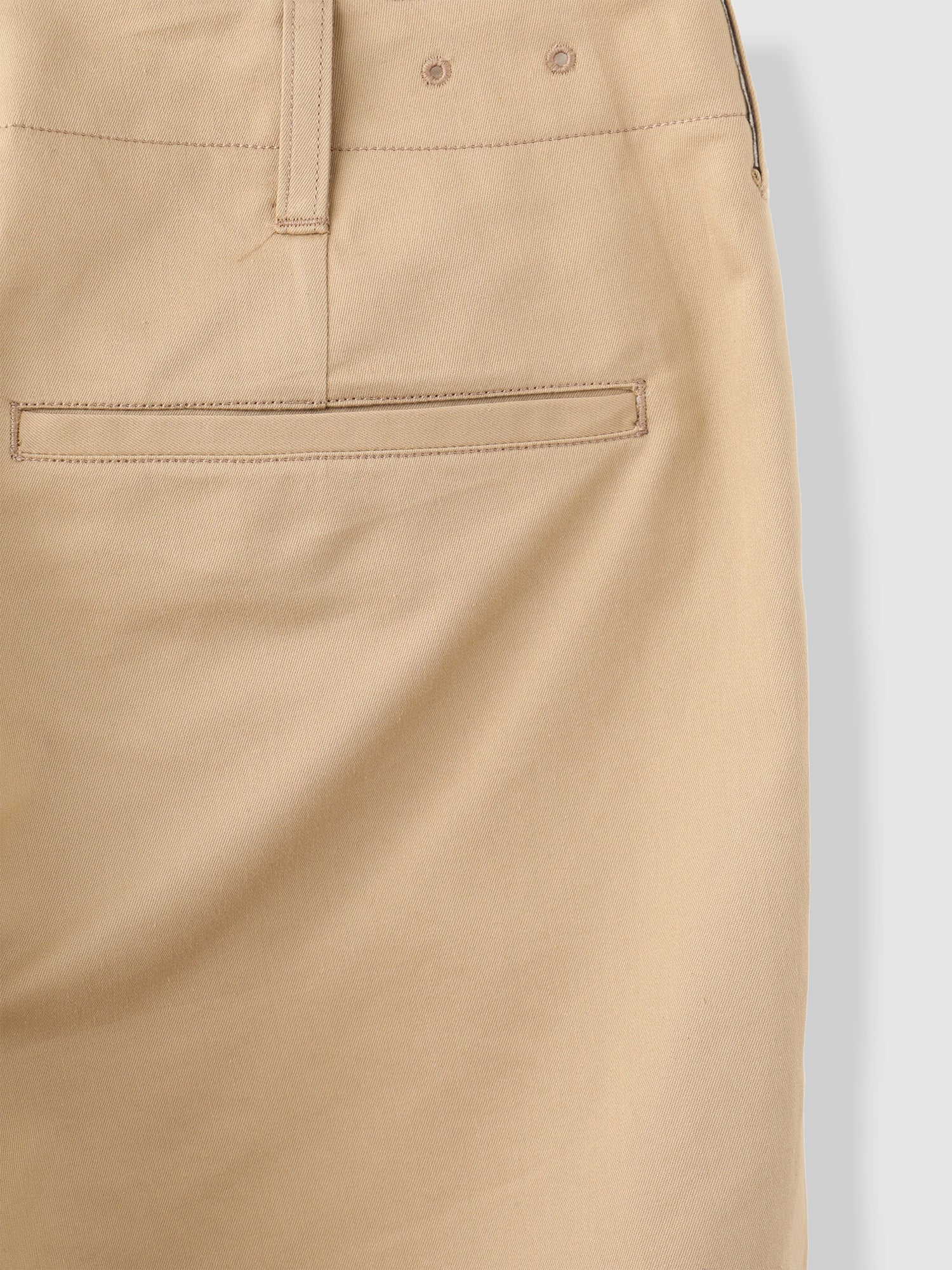 Men's LIGHT CHINO TROUSERS <br> 軽やかさが特徴の定番チノパンツ