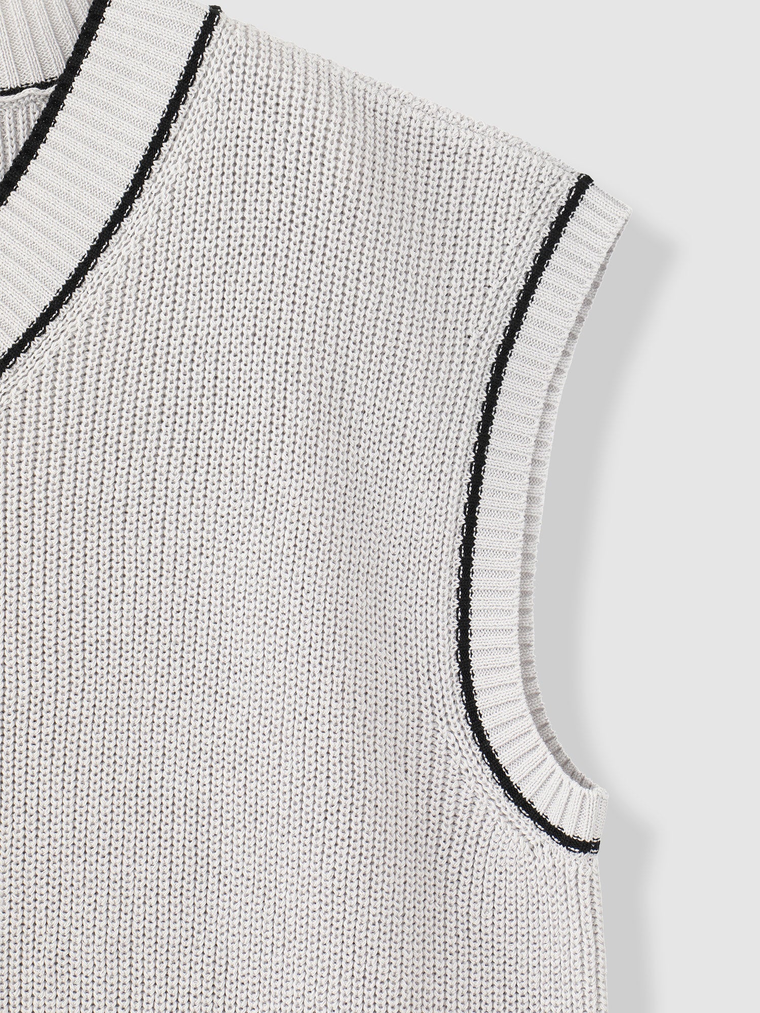 CT COLLAB STRIPED VEST <br> レイヤーコーディネートの新定番