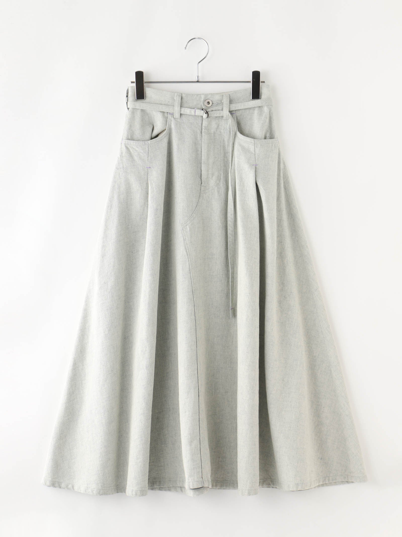 DAILY FLARE SKIRT <br> レザーパッチが可愛いメランジデニムスカート