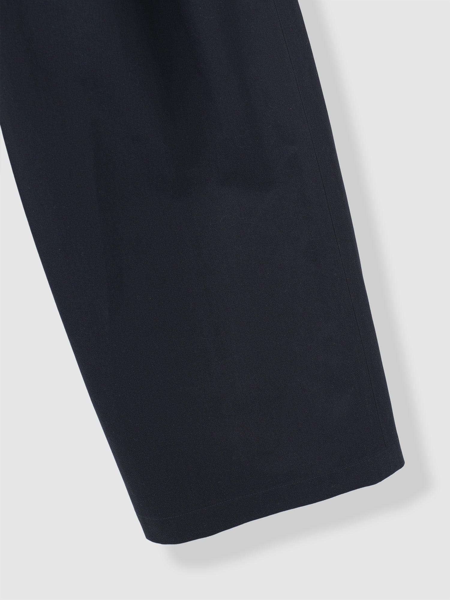 Women's LIGHT CHINO TROUSERS <br> シルエットに拘った軽やかチノパンツ