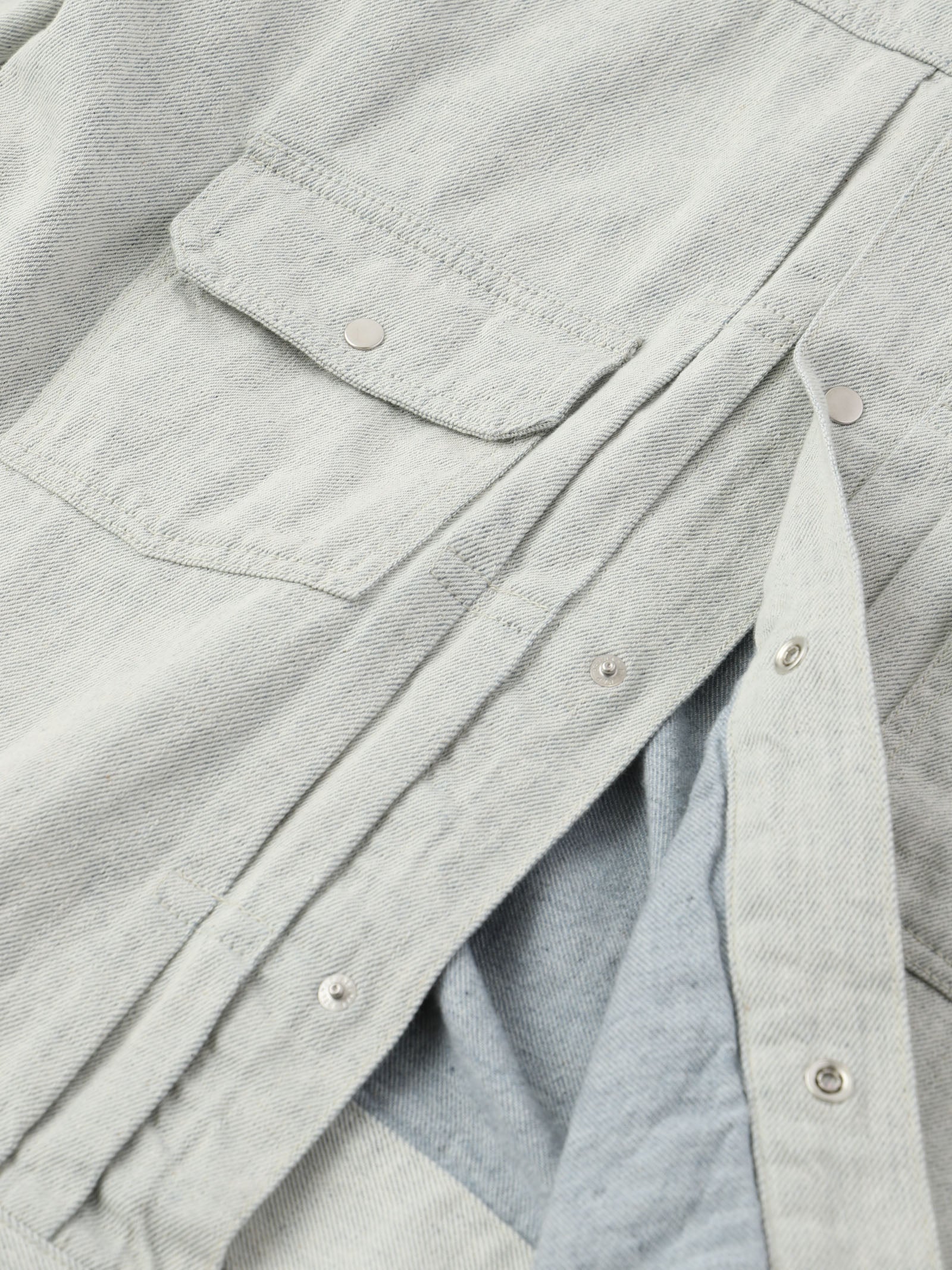 DAILY JEAN JACKET<br> A classic denim jacket that looks great on its own