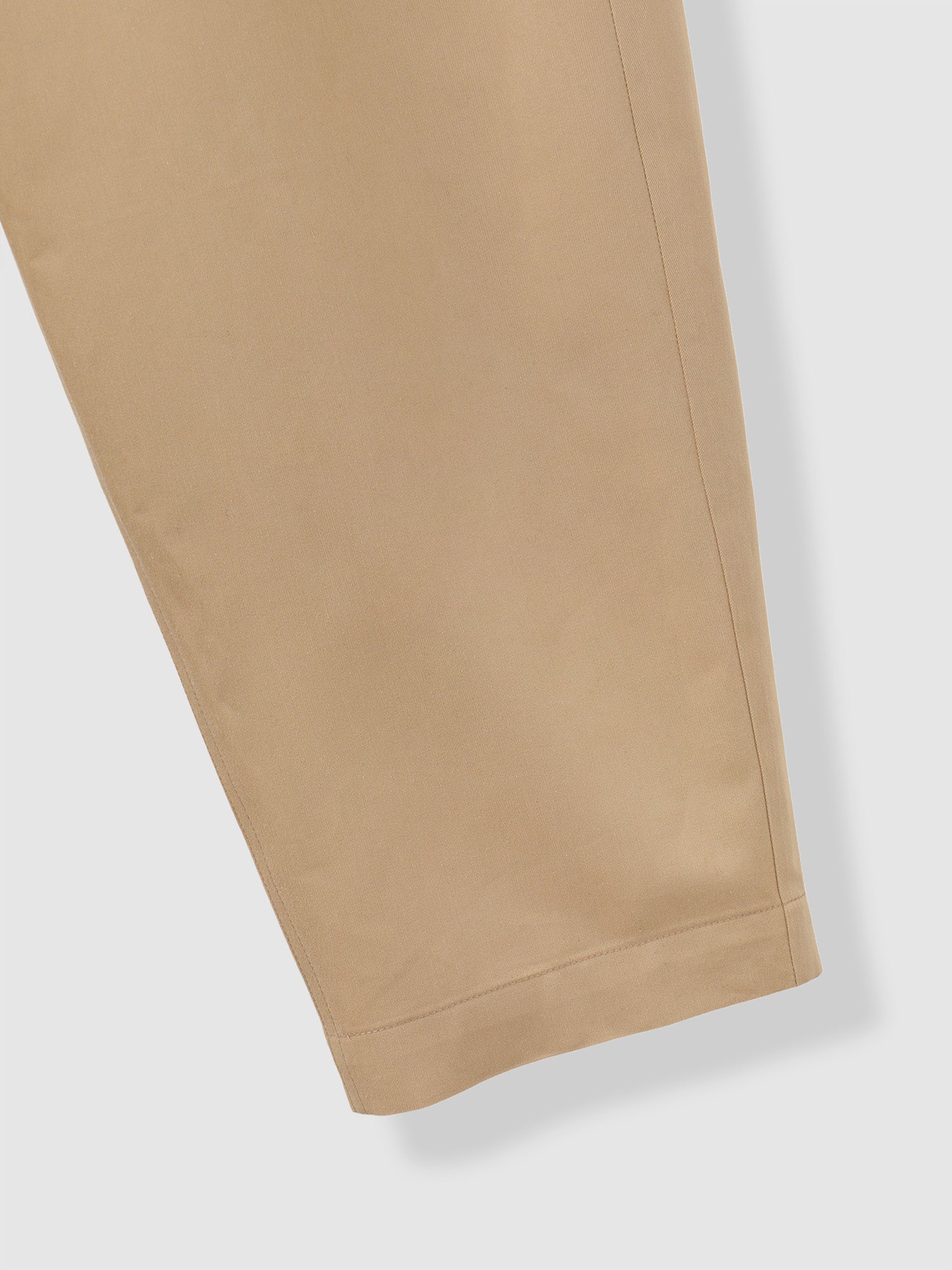 Men's LIGHT CHINO TROUSERS <br> 軽やかさが特徴の定番チノパンツ