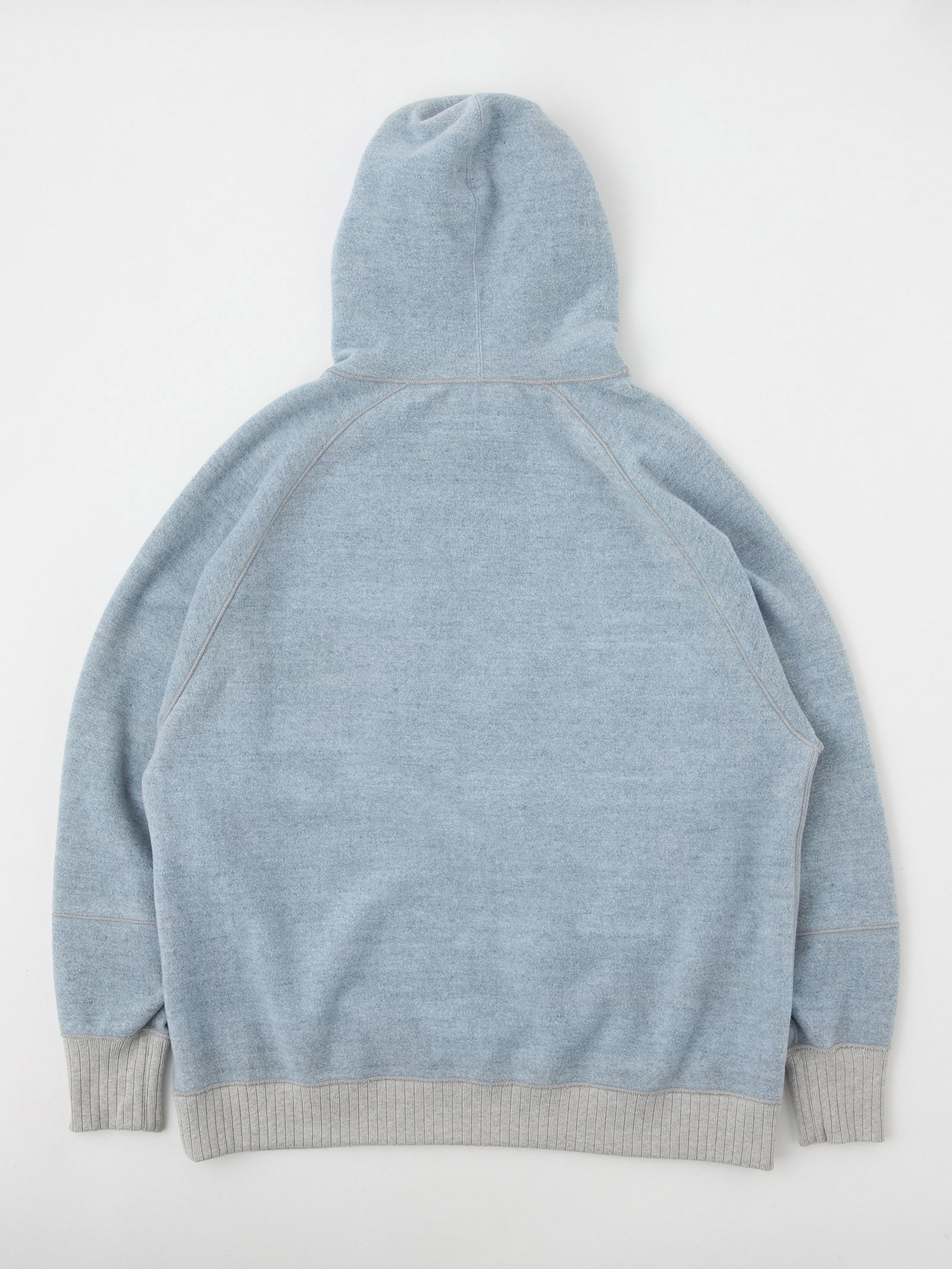 DAILY REVERSIBLE SWEAT HOODIE<br> A reversible sweatshirt hoodie that can be coordinated with a variety of outfits