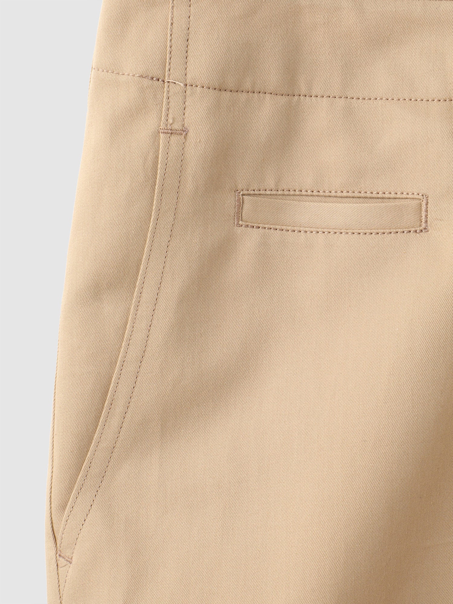 Men's LIGHT CHINO TROUSERS <br> 軽やかさが特徴の定番チノパンツ